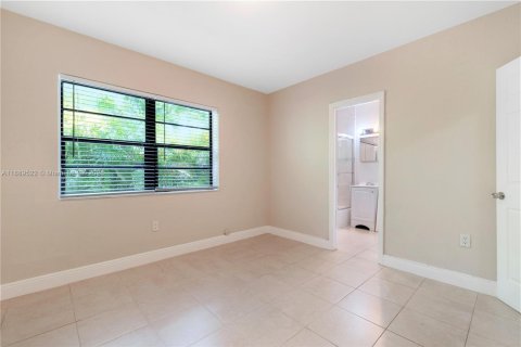 Villa ou maison à louer à Coral Gables, Floride: 1 chambre, 399.48 m2 № 1938708 - photo 5