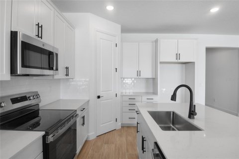 Casa en venta en Tavares, Florida, 4 dormitorios, 190.54 m2 № 1757875 - foto 6