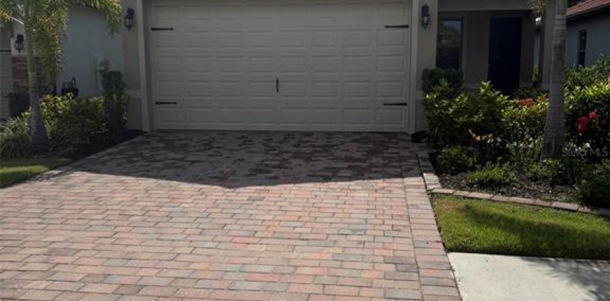 House in Nokomis, Florida 2 bedrooms, 143.44 sq.m. № 2231890