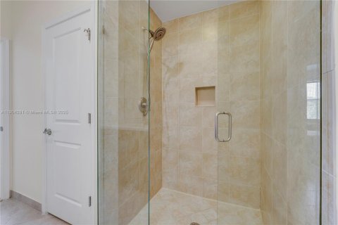 Купить таунхаус в Санрайз, Флорида 2 спальни, № 1956606 - фото 16