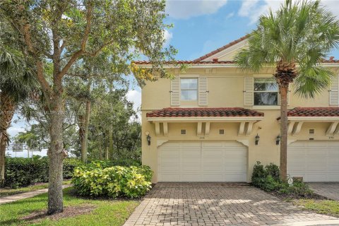 Купить таунхаус в Санрайз, Флорида 2 спальни, № 1956606 - фото 2