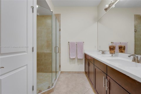 Купить таунхаус в Санрайз, Флорида 2 спальни, № 1956606 - фото 13