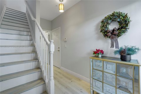 Купить таунхаус в Санрайз, Флорида 2 спальни, № 1956606 - фото 3