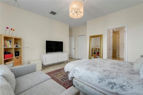 Купить таунхаус в Санрайз, Флорида 2 спальни, № 1956606 - фото 12