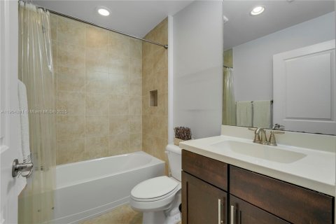 Купить таунхаус в Санрайз, Флорида 2 спальни, № 1956606 - фото 18