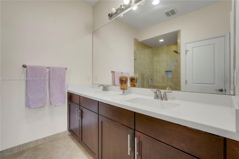 Купить таунхаус в Санрайз, Флорида 2 спальни, № 1956606 - фото 14