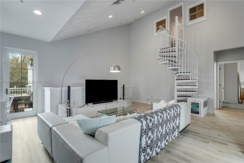 Купить таунхаус в Санрайз, Флорида 2 спальни, № 1956606 - фото 8