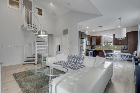 Купить таунхаус в Санрайз, Флорида 2 спальни, № 1956606 - фото 10