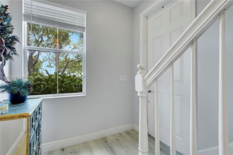 Купить таунхаус в Санрайз, Флорида 2 спальни, № 1956606 - фото 4