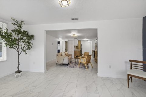 Casa en venta en Tampa, Florida, 3 dormitorios, 106.84 m2 № 2099822 - foto 11
