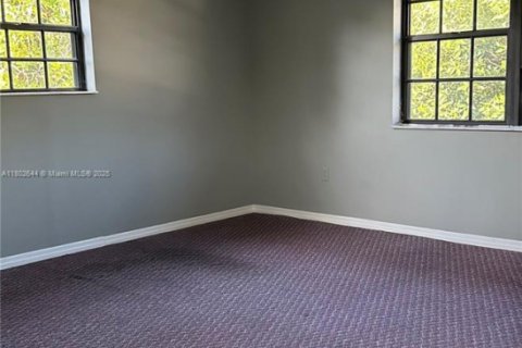Casa en venta en Miami Gardens, Florida, 7 dormitorios, 340.77 m2 № 1936305 - foto 14