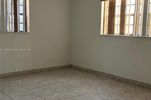 Купить виллу или дом в Майами-Гарденс, Флорида 7 спален, 340.77м2, № 1936305 - фото 9