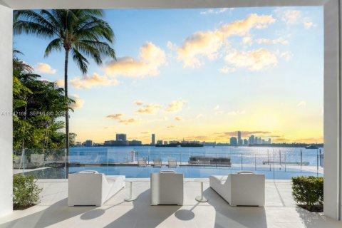 House in Miami Beach, Florida 8 bedrooms, 969.81 sq.m. № 2152755 - photo 14