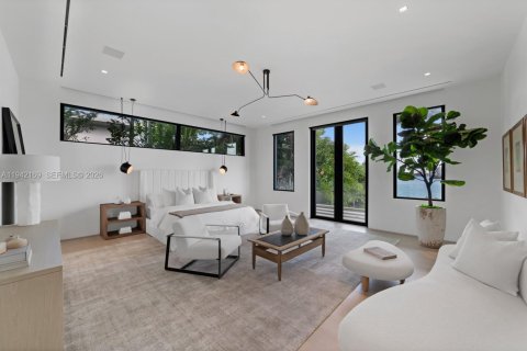 House in Miami Beach, Florida 8 bedrooms, 969.81 sq.m. № 2152755 - photo 24