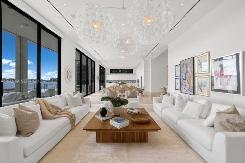House in Miami Beach, Florida 8 bedrooms, 969.81 sq.m. № 2152755 - photo 7