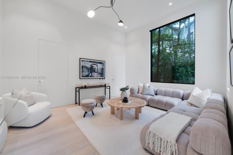 House in Miami Beach, Florida 8 bedrooms, 969.81 sq.m. № 2152755 - photo 19