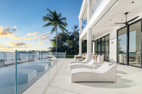 House in Miami Beach, Florida 8 bedrooms, 969.81 sq.m. № 2152755 - photo 15