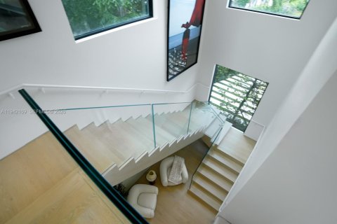 House in Miami Beach, Florida 8 bedrooms, 969.81 sq.m. № 2152755 - photo 22
