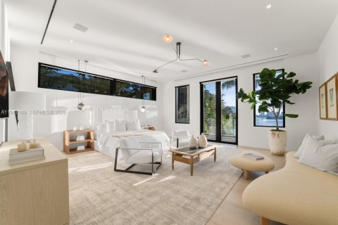 House in Miami Beach, Florida 8 bedrooms, 969.81 sq.m. № 2152755 - photo 26
