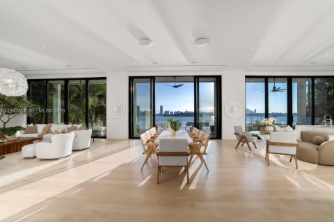 House in Miami Beach, Florida 8 bedrooms, 969.81 sq.m. № 2152755 - photo 5
