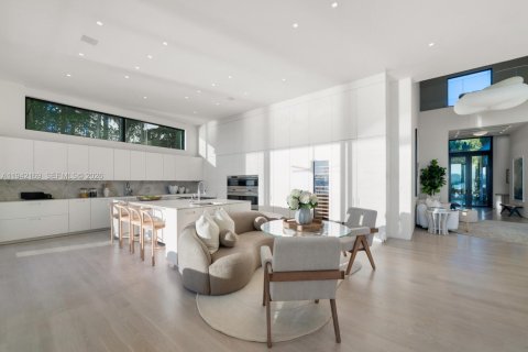 House in Miami Beach, Florida 8 bedrooms, 969.81 sq.m. № 2152755 - photo 9