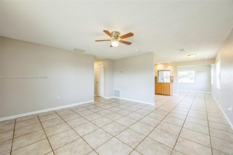 House in Sunrise, Florida 2 bedrooms, 105.82 sq.m. № 1641413 - photo 13