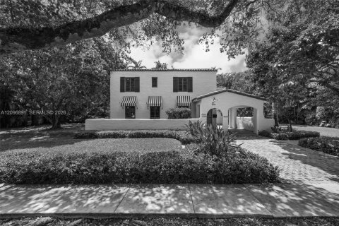 Villa ou maison à Coral Gables, Floride 5 chambres, 314.57 m2 № 2402315