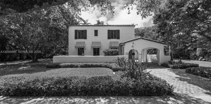 Villa ou maison à Coral Gables, Floride 5 chambres, 314.57 m2 № 2402315
