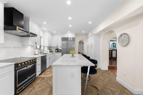 Villa ou maison à vendre à Coral Gables, Floride: 5 chambres, 314.57 m2 № 2402315 - photo 30