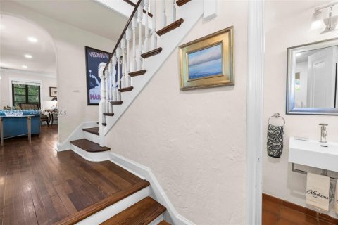 Villa ou maison à vendre à Coral Gables, Floride: 5 chambres, 314.57 m2 № 2402315 - photo 21