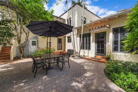 Villa ou maison à vendre à Coral Gables, Floride: 5 chambres, 314.57 m2 № 2402315 - photo 17
