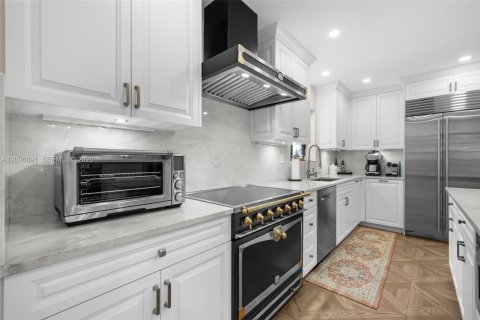Villa ou maison à vendre à Coral Gables, Floride: 5 chambres, 314.57 m2 № 2402315 - photo 27
