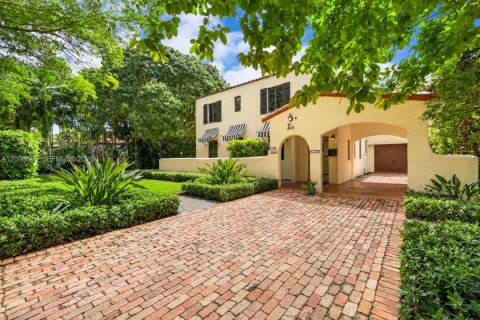 Villa ou maison à vendre à Coral Gables, Floride: 5 chambres, 314.57 m2 № 2402315 - photo 4