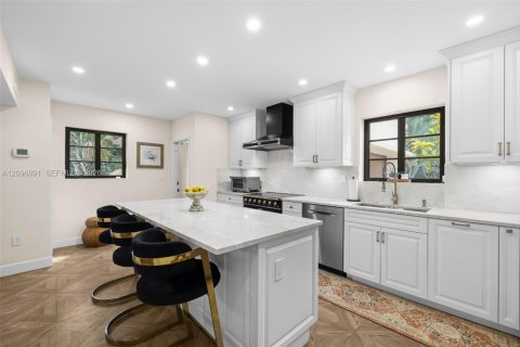 Villa ou maison à vendre à Coral Gables, Floride: 5 chambres, 314.57 m2 № 2402315 - photo 29