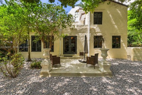 Villa ou maison à vendre à Coral Gables, Floride: 5 chambres, 314.57 m2 № 2402315 - photo 15