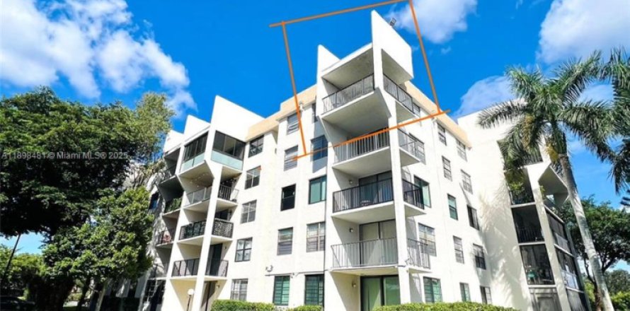 Condo in Tamarac, Florida, 2 bedrooms № 1950985