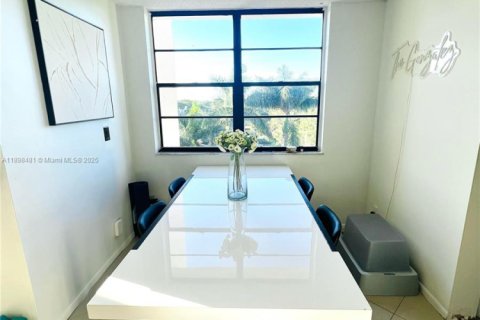 Condo in Tamarac, Florida, 2 bedrooms № 1950985 - photo 15