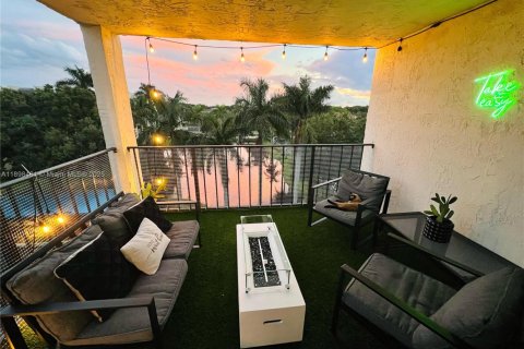 Condo in Tamarac, Florida, 2 bedrooms № 1950985 - photo 10