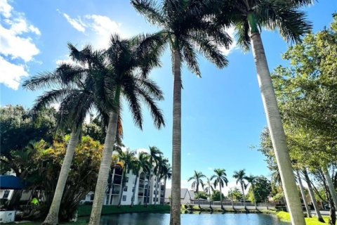 Condo in Tamarac, Florida, 2 bedrooms № 1950985 - photo 25