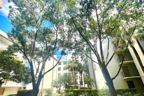 Condo in Tamarac, Florida, 2 bedrooms № 1950985 - photo 21