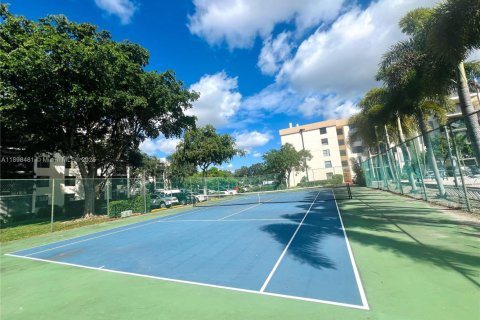 Condo in Tamarac, Florida, 2 bedrooms № 1950985 - photo 22