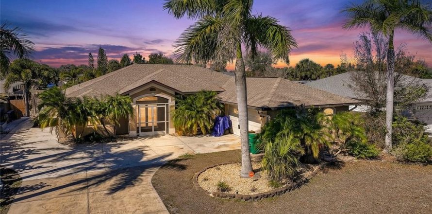 Villa ou maison à Punta Gorda, Floride 3 chambres, 212.1 m2 № 2210313