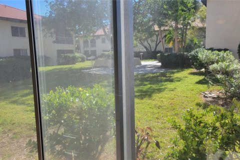 Condo in Sarasota, Florida, 2 bedrooms  № 1884202 - photo 11