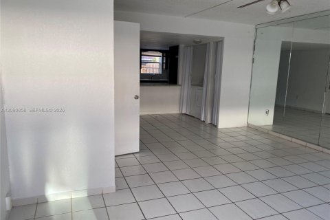 Touwnhouse à louer à Miami, Floride: 2 chambres, 99.87 m2 № 2376011 - photo 7