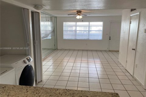 Touwnhouse à louer à Miami, Floride: 2 chambres, 99.87 m2 № 2376011 - photo 4