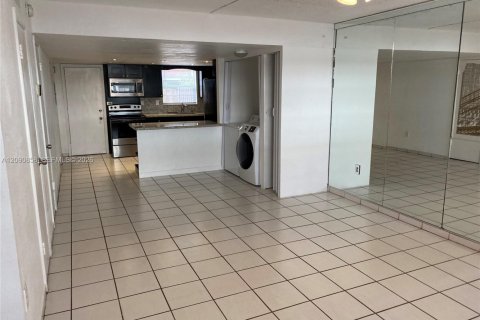 Touwnhouse à louer à Miami, Floride: 2 chambres, 99.87 m2 № 2376011 - photo 3