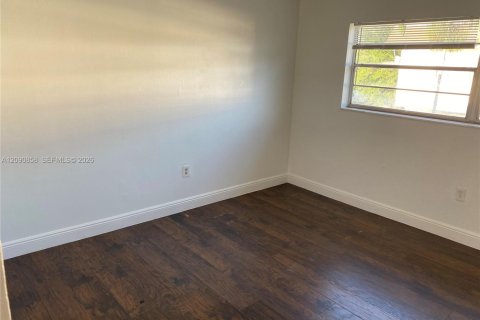 Touwnhouse à louer à Miami, Floride: 2 chambres, 99.87 m2 № 2376011 - photo 11