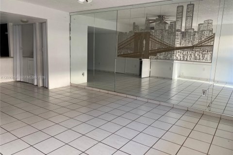 Touwnhouse à louer à Miami, Floride: 2 chambres, 99.87 m2 № 2376011 - photo 6
