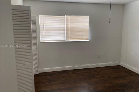 Touwnhouse à louer à Miami, Floride: 2 chambres, 99.87 m2 № 2376011 - photo 14