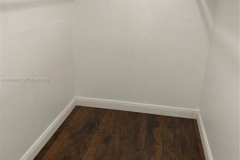 Touwnhouse à louer à Miami, Floride: 2 chambres, 99.87 m2 № 2376011 - photo 12